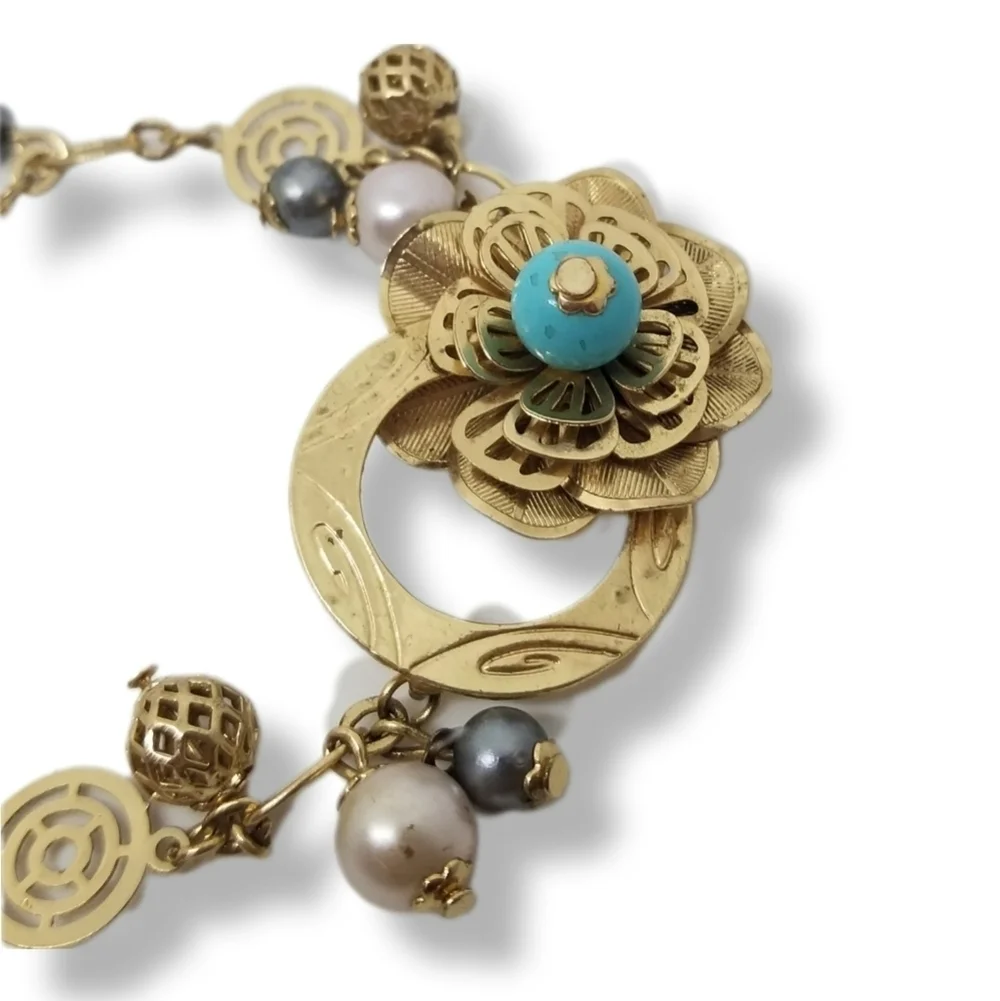 GOLDTONE FLORAL DESIGN & FAUX PEARL CHAIN BRACELET